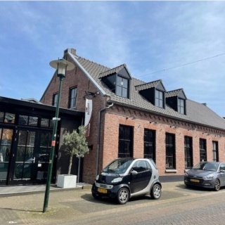 Te huur Deurne casco pand met bovenwoning